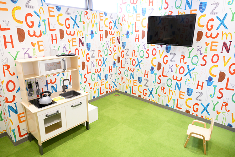 おおわだエキ総合歯科 八千代市 キッズスペースの他、子ども用の診療ユニットも備える