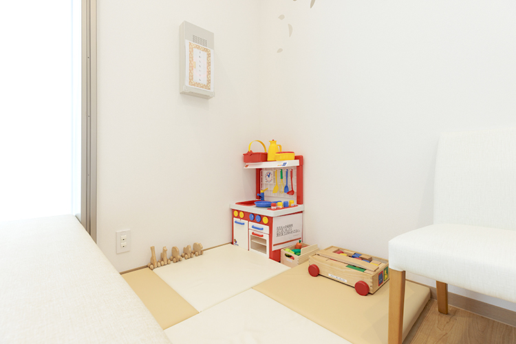 ひがこ南口皮ふ科 小金井市 おむつ替えスペースやキッズスペースも用意