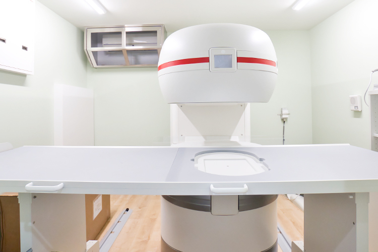 やす整形外科クリニック 明石市 開放型のMRI装置をはじめ、院内の機器も充実