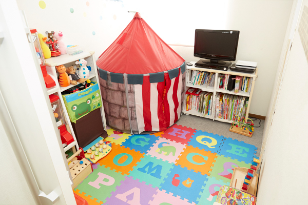 ウカイ歯科クリニック 尼崎市 子どもたちが遊べるキッズルームも用意