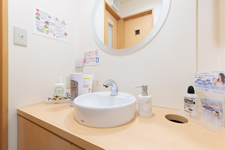 すずきデンタルクリニック 港区 院内を流れる水はすべて殺菌水となっている