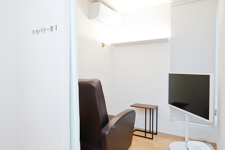 北越谷そめやクリニック 越谷市 内視鏡検査にも対応。リカバリー室はくつろぎやすい空間