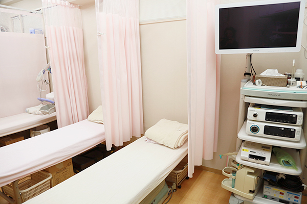 福澤クリニック 横浜市神奈川区 落ち着きのある広々とした待合室