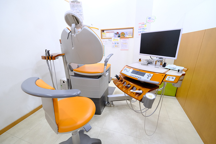 おおね歯科 名古屋市天白区 診療チェアが複数並ぶ診療室とは別で、個室も用意されている