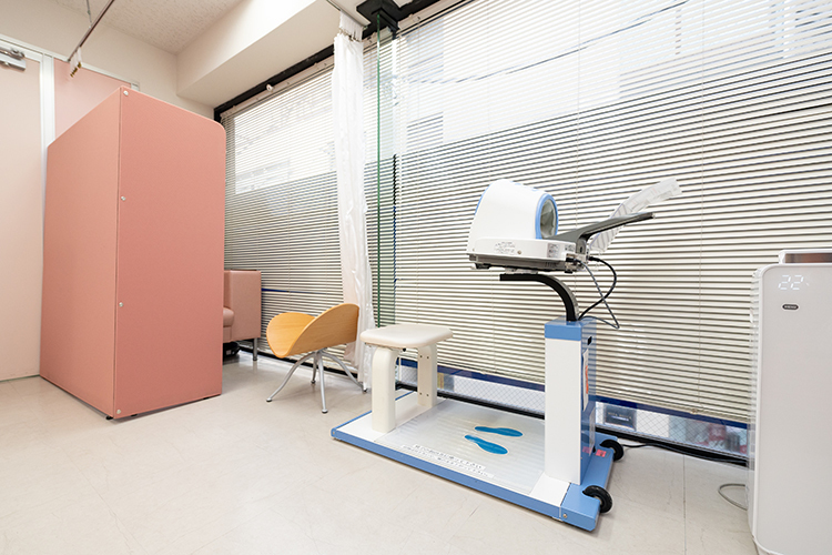 たつきクリニック 新宿区 待合スペースではリラックスした気持ちで過ごせる