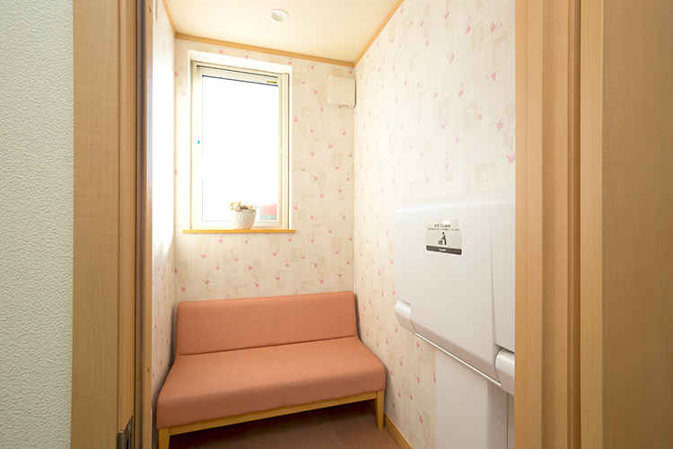 たけだ皮膚科スキンケアクリニック 札幌市厚別区 おむつ交換台もあるので子ども連れでも安心