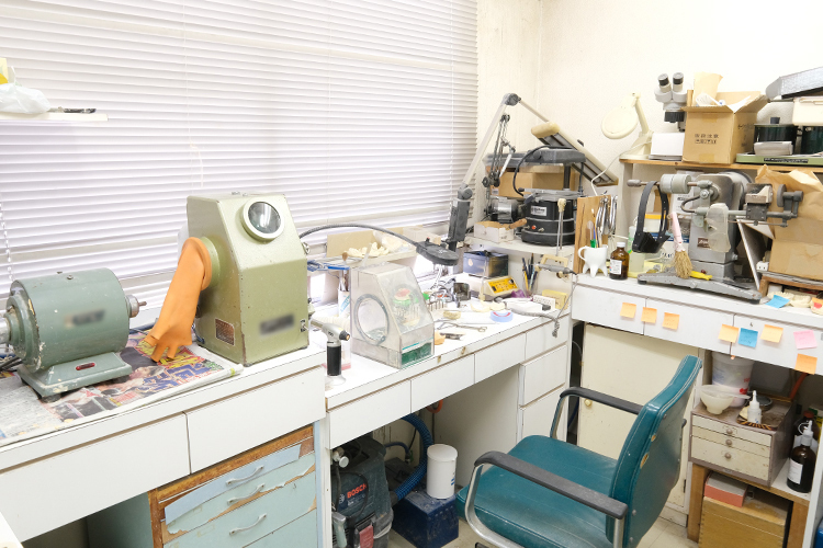 おおた歯科 加古川市 技工室。治療期間の短縮が望め、患者の負担軽減につなげている