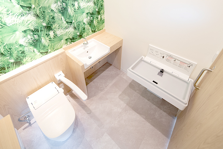 歯科川崎医院中央 相模原市中央区 トイレもバリアフリー仕様となっており、おむつ替えシートも完備