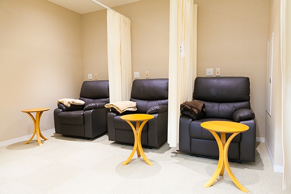 善行すずき眼科 藤沢市 リカバリースペースも広く確保している