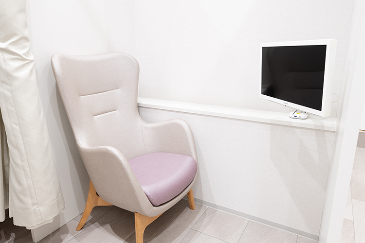おかむらクリニック　内科・消化器 神戸市西区 前処置室も完備。ゆったりとくつろぐことができる
