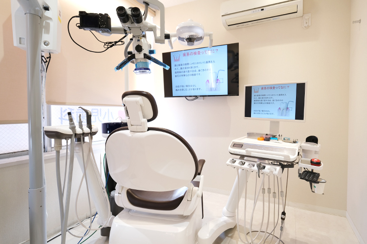 秋山歯科クリニック 葛飾区 口腔内スキャナーを導入。わかりやすいよう視覚的に説明を行う