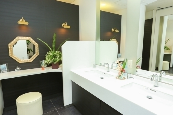 東京デイサージェリークリニック 中央区 院長自ら設計に携わったこだわりのレストルーム