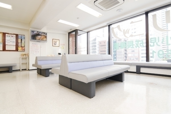 鎮目記念クリニック  渋谷区 待合室からは新宿駅界隈の眺めが見渡せる