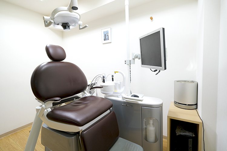 河野歯科医院 横浜市神奈川区 半個室と個室の診察室がありプライバシーにも配慮
