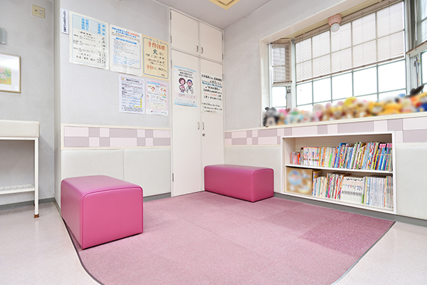 近藤小児科クリニック 大阪市東成区 キッズスペースも用意し、子どもが待ち時間に退屈しないよう配慮