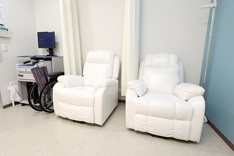 吹田SST野中クリニック 吹田市 点滴スペース。プライバシーにも配慮