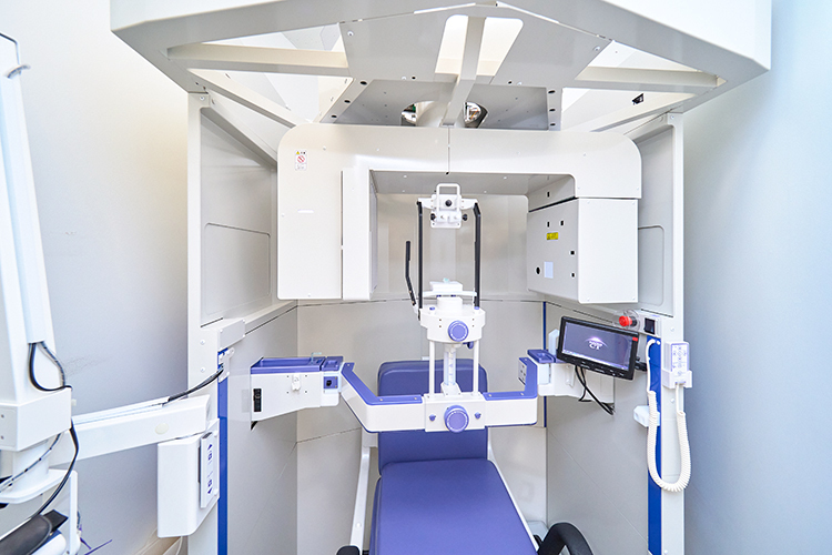 中野新橋デンタルクリニック 中野区 歯科用CTを使用し、高い専門性を持って治療に取り組む