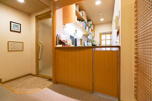 銀座プリマ・クリニック 中央区 診療ではモニターを用いて丁寧に説明。早期発見・治療に努める