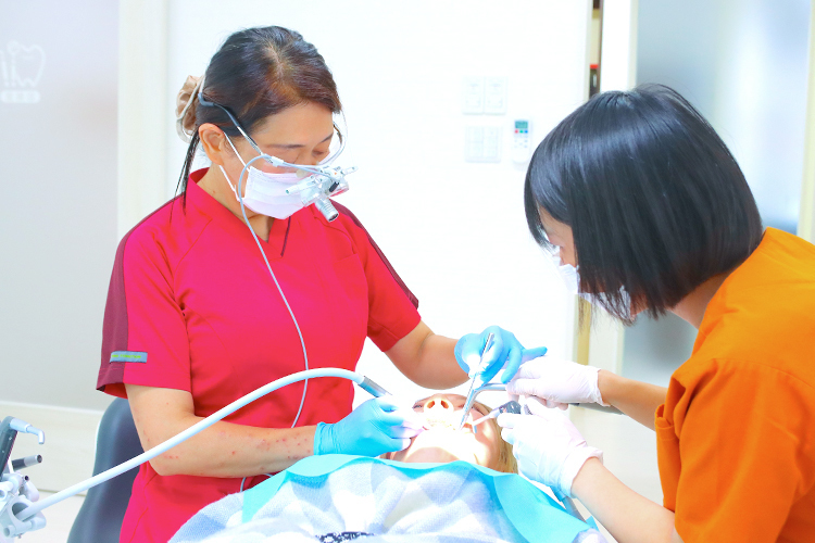 ニイガタクリニック 新潟市中央区 半個室の4台の治療台に加え、個室を2部屋完備