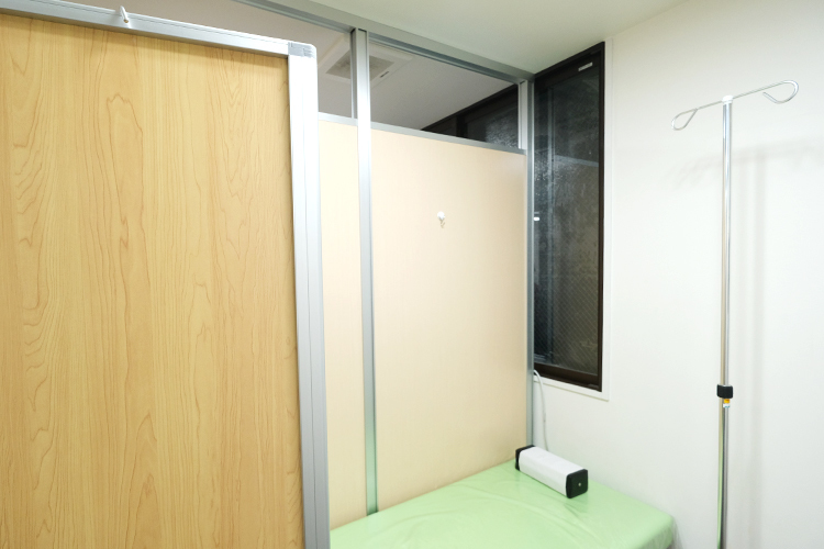 ラピスクリニック天神 福岡市中央区 患者のプライバシーに配慮した診療スペース