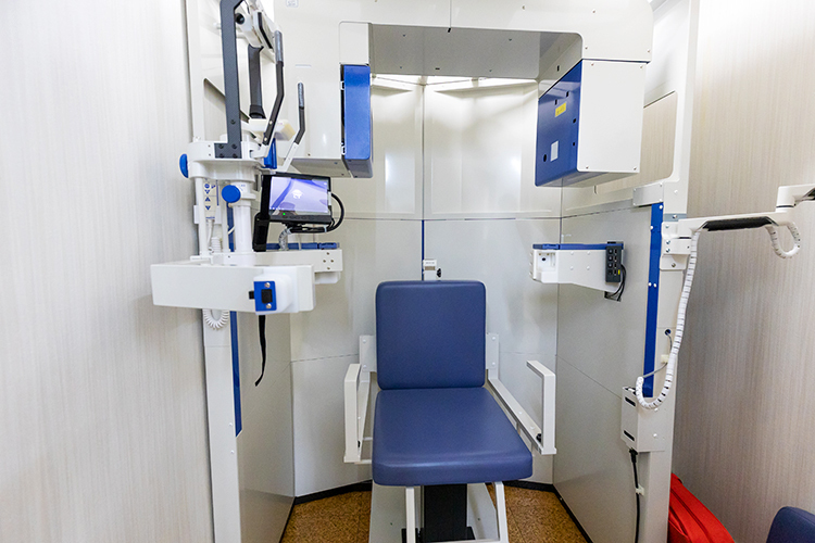 石原歯科医院 大阪市旭区 歯科用CTやマイクロスコープなどの先進機器も充実している