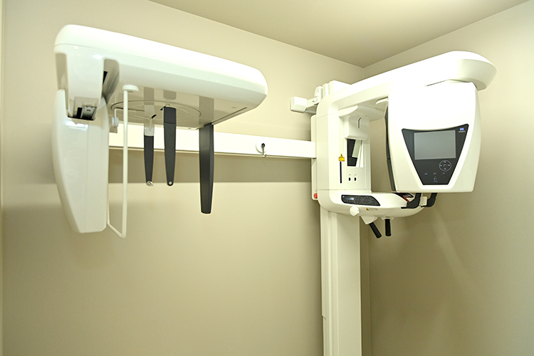 うえさか歯科・矯正歯科 箕面市 精密な治療を行うための検査機器も充実している