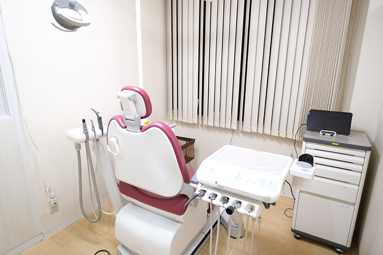 塚本歯科医院 葛飾区 パーティションで仕切られた診療室