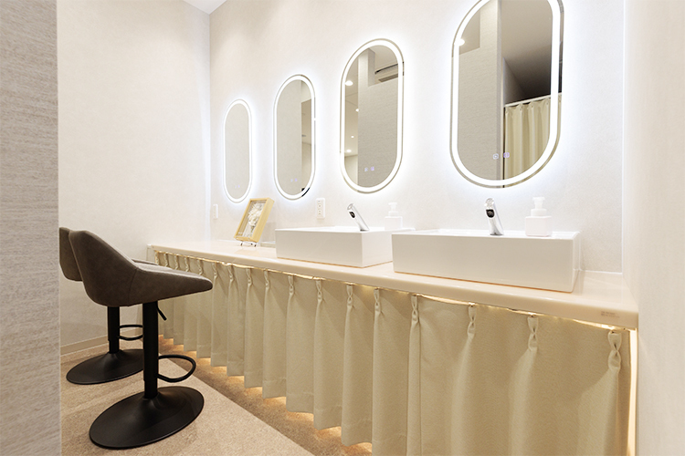 自由が丘グレイスクリニック 目黒区 治療前の準備や身なりを整えるためのパウダールームも完備