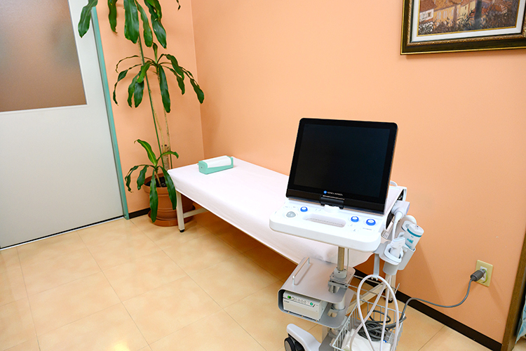かそり整形外科 千葉市若葉区 エコーを完備した処置室