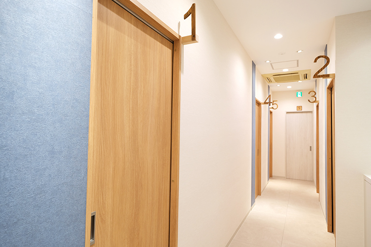 与野駅前ヒロデンタルクリニック さいたま市中央区 診療室はプライバシーに配慮されている