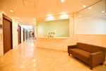 アイレディースクリニック 野田市 白を基調とし、院長のこだわりが詰まった院内