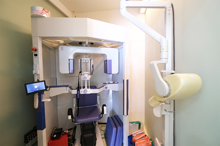 斉藤歯科医院 江東区 歯科用CTでは、口腔内を精密に把握し、治療に活用していく