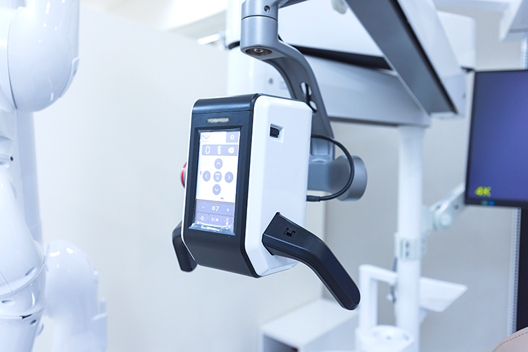 あざみ野長谷川歯科矯正歯科 横浜市青葉区 マイクロスコープを用いて治療を進める