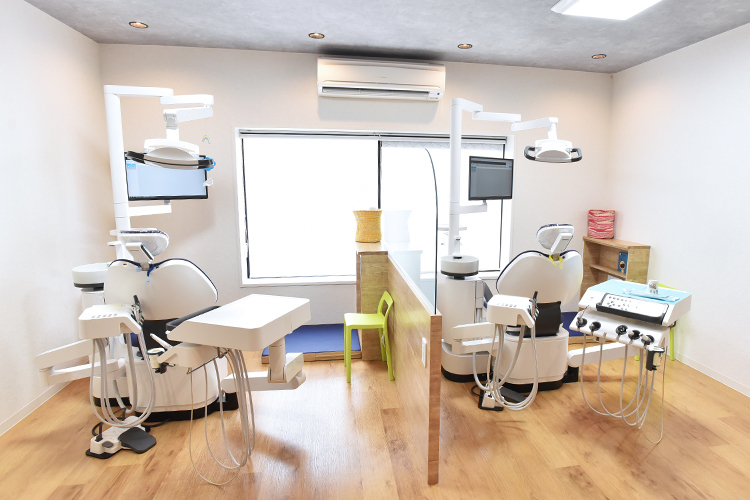 杉並ペディアトリック歯科 杉並区 虫歯予防のほか歯並びを整えられるようアドバイスも行う