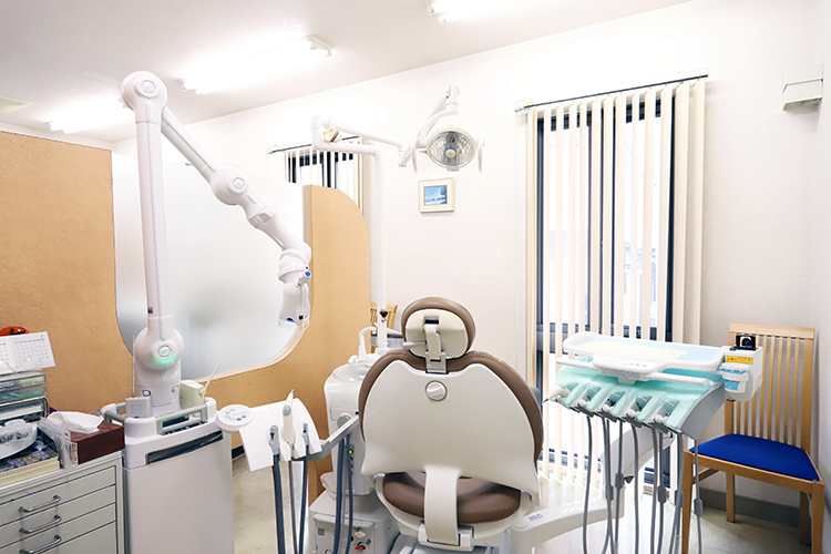 奥沢歯科医院 世田谷区 プライバシーに配慮した診療スペース。口腔外バキュームを備える