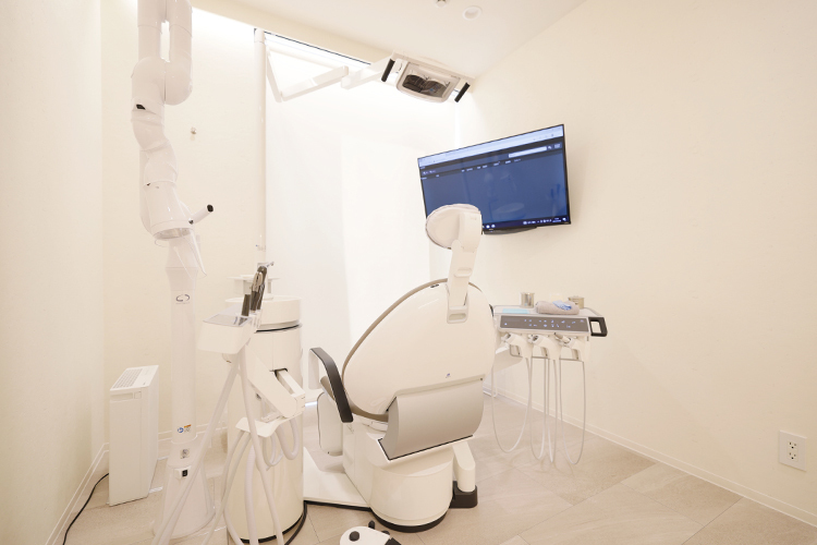 みなきたデンタルクリニック 横浜市都筑区 患者の意識を高めるため、画像や映像を見せながら丁寧に説明