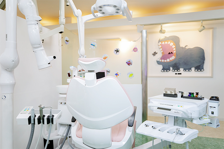 佐々木歯科医院 大阪市此花区 テレビやブランケットが用意されたリラックスできるユニット