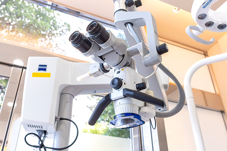 みずはら歯科・矯正歯科　三鷹 三鷹市 マイクロスコープを用いて視覚的な説明を心がける