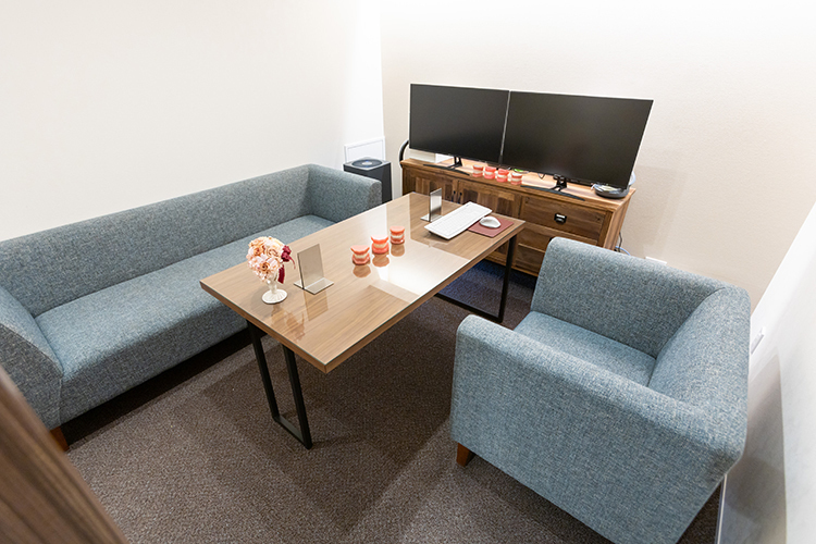 ひとみ矯正歯科医院 福岡市博多区 居心地良くリラックスできるカウンセリングルームを用意
