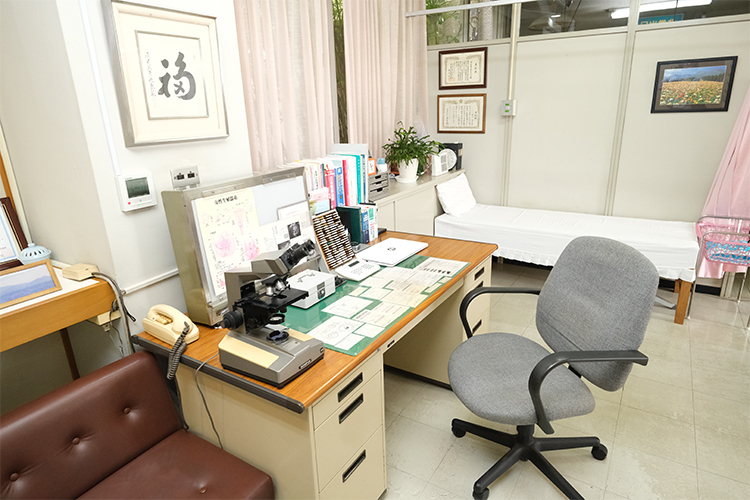 井上産婦人科クリニック 北九州市八幡西区 婦人科内分泌を専門としている井上院長が診療にあたる