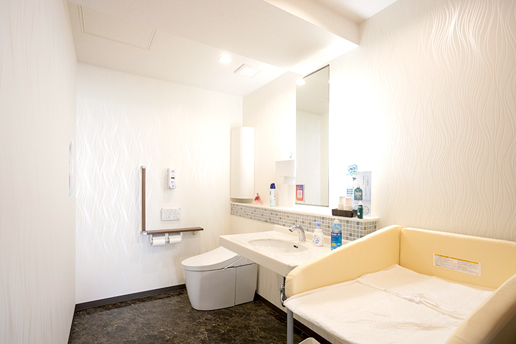 はらだ歯科こども歯科 北九州市小倉北区 トイレにはベビーシートがあるため、赤ちゃん連れでも安心