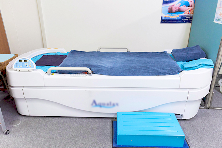 アルス小林整形外科 目黒区 ウォーターベッド型マッサージ器で血流改善などの効果をめざす