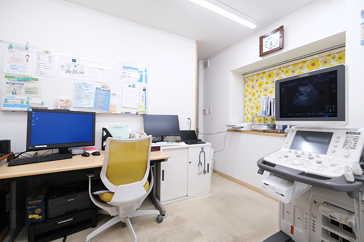 わくいクリニック 我孫子市 生活背景まで踏まえ、丁寧に話を聞くことを大切にする診察室