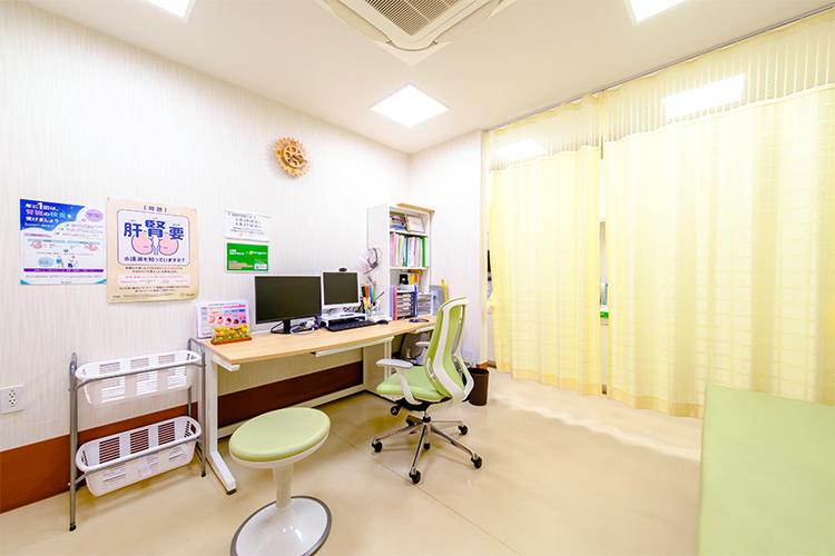 ウェルビーイング内科クリニック船橋法典 船橋市 生活背景まで踏まえ、長期的な健康を見据えて向き合う診察室