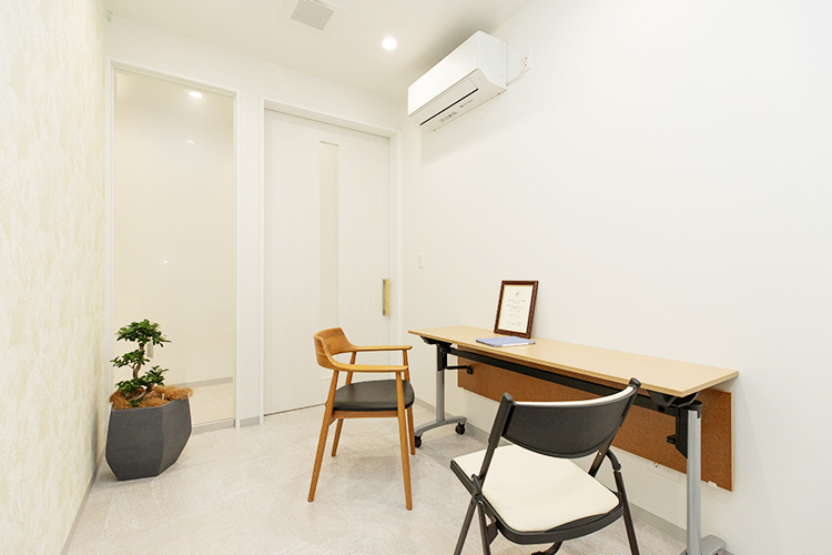 東松山 Jun Dental Clinic 東松山市 口腔内の状態を共有しながら、納得のいく治療を相談できる空間