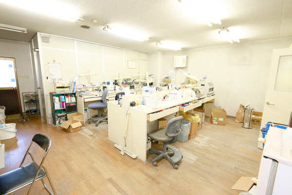 えびす歯科 名古屋市中村区 技工士がここで作業をする