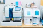 いそむらファミリークリニック 一宮市 糖尿病の検査機器など各種機器も完備。臨床検査技師も在籍