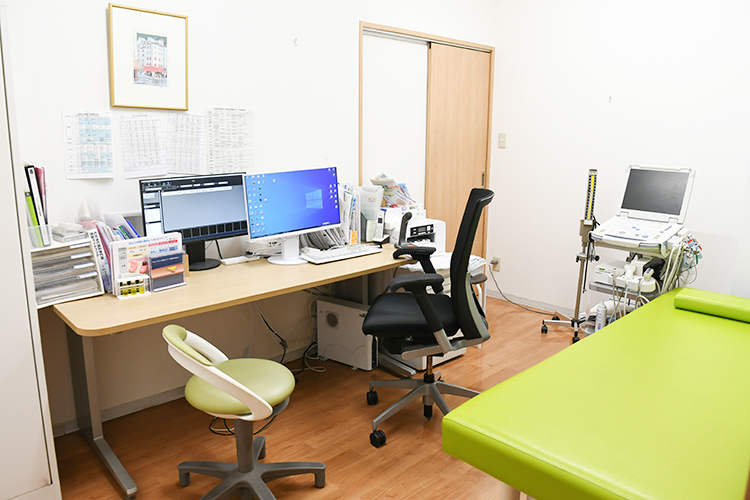 岩﨑内科クリニック 東大阪市 診察室。糖尿病、甲状腺疾患を中心に内科疾患全般に対応