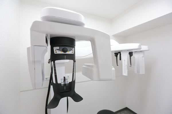 Mori Dental Clinic 港区 検査室。先進の機器で細部まで検査をしている