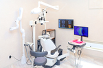 Bookmark Dental Clinic 燕市 明るく設備の整った診察室